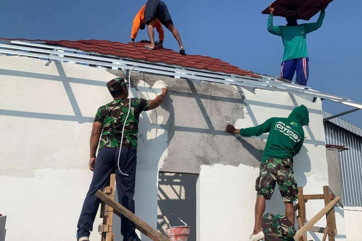 Mengukir Bakti di Tapak Perbatasan: Satgas TMMD 129 Bojonegoro dan Warga Kesongo Menyatu Membangun Rumah Doa