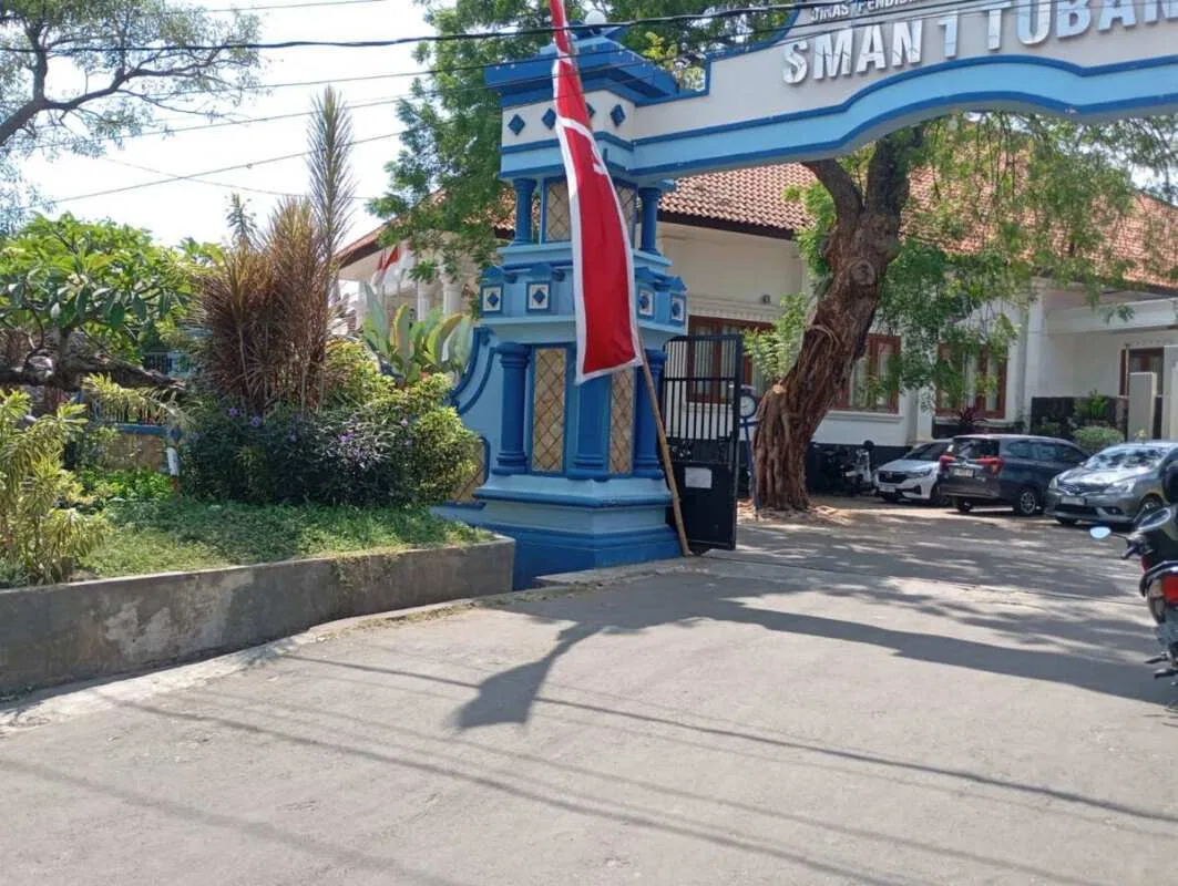 SPMB 2026 SMAN 1 Tuban: Seragam Siswa Baru Rp1,6 Juta Picu Pertanyaan Orang Tua SPMB 2026 SMAN 1 Tuban: Seragam Siswa Baru Rp1,6 Juta Picu Pertanyaan Orang Tua
