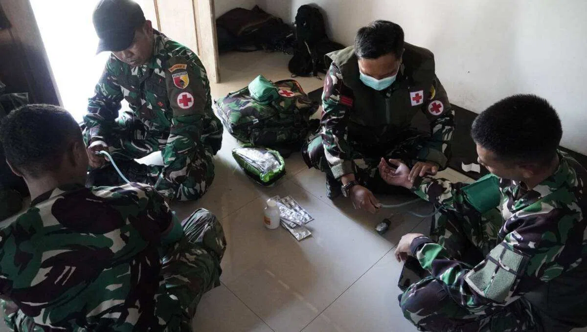 Menjaga "Napas" Pembangunan: Cerita Kemanusiaan dan Kesigapan Tim Kesehatan Satgas TMMD 129 Bojonegoro Menjaga "Napas" Pembangunan: Cerita Kemanusiaan dan Kesigapan Tim Kesehatan Satgas TMMD 129 Bojonegoro