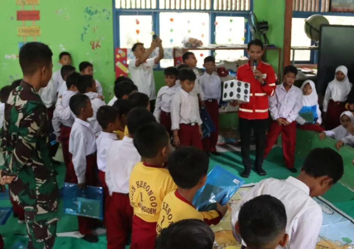 Investasi Generasi Tangguh: TMMD 129 Bojonegoro Ajarkan Anak Kesongo Tanggap Bencana Sejak Dini Investasi Generasi Tangguh: TMMD 129 Bojonegoro Ajarkan Anak Kesongo Tanggap Bencana Sejak Dini