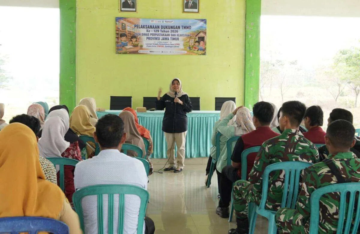 Bangun Fisik dan Jiwa: TMMD 129 Bojonegoro ‘Nyalakan’ Jendela Dunia Lewat Literasi Bangun Fisik dan Jiwa: TMMD 129 Bojonegoro ‘Nyalakan’ Jendela Dunia Lewat Literasi