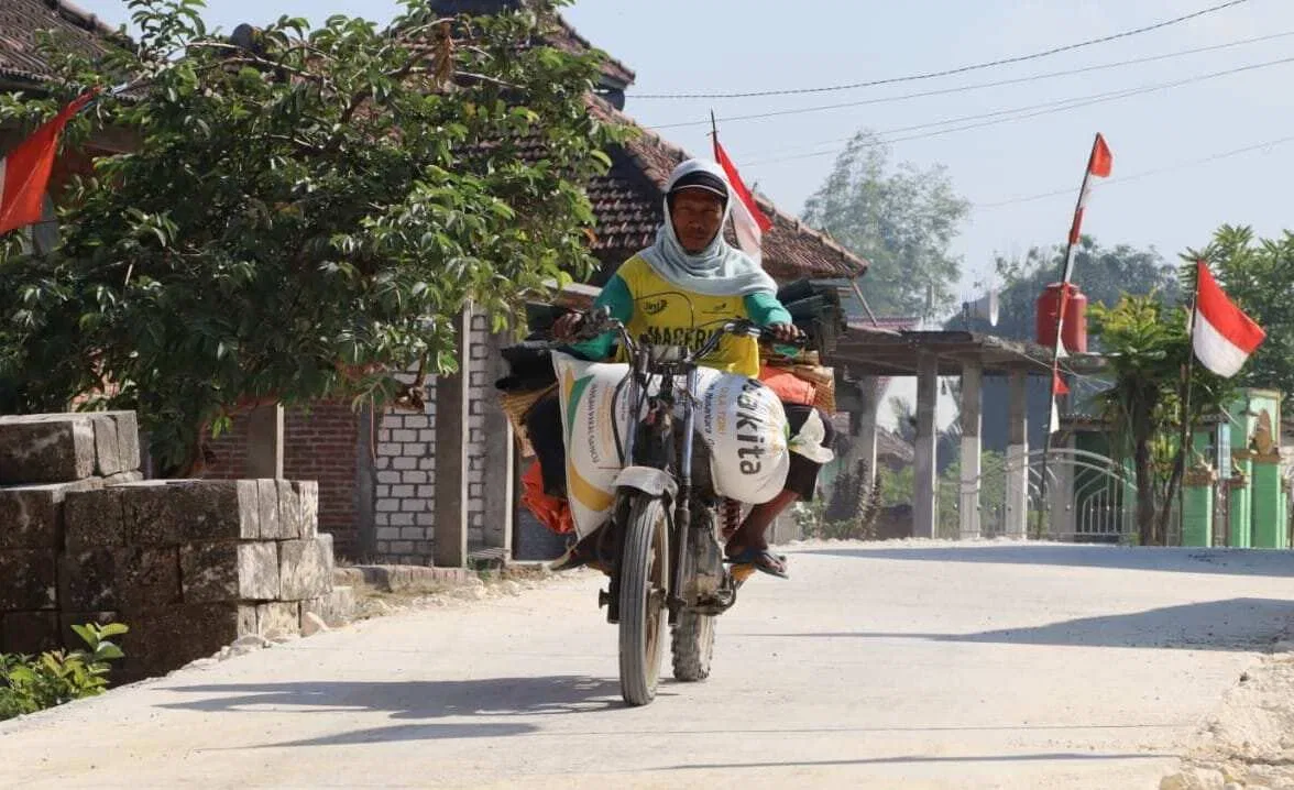 Senyum Warga Merekah: Jalan Beton TMMD 129 Bojonegoro di Kesongo Terwujud Senyum Warga Merekah: Jalan Beton TMMD 129 Bojonegoro di Kesongo Terwujud