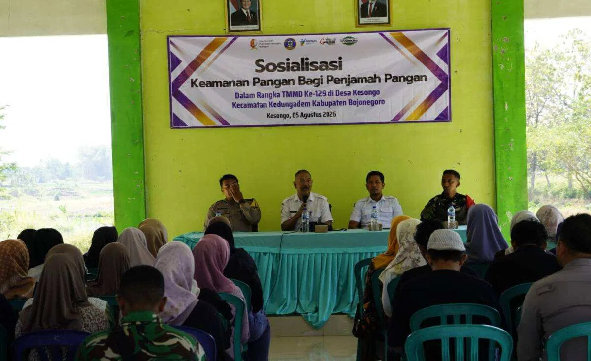 Wujudkan Generasi Sehat dan UMKM Naik Kelas: Satgas TMMD 129 Bojonegoro Bersama Dinkes Edukasi Keamanan Pangan di Kesongo