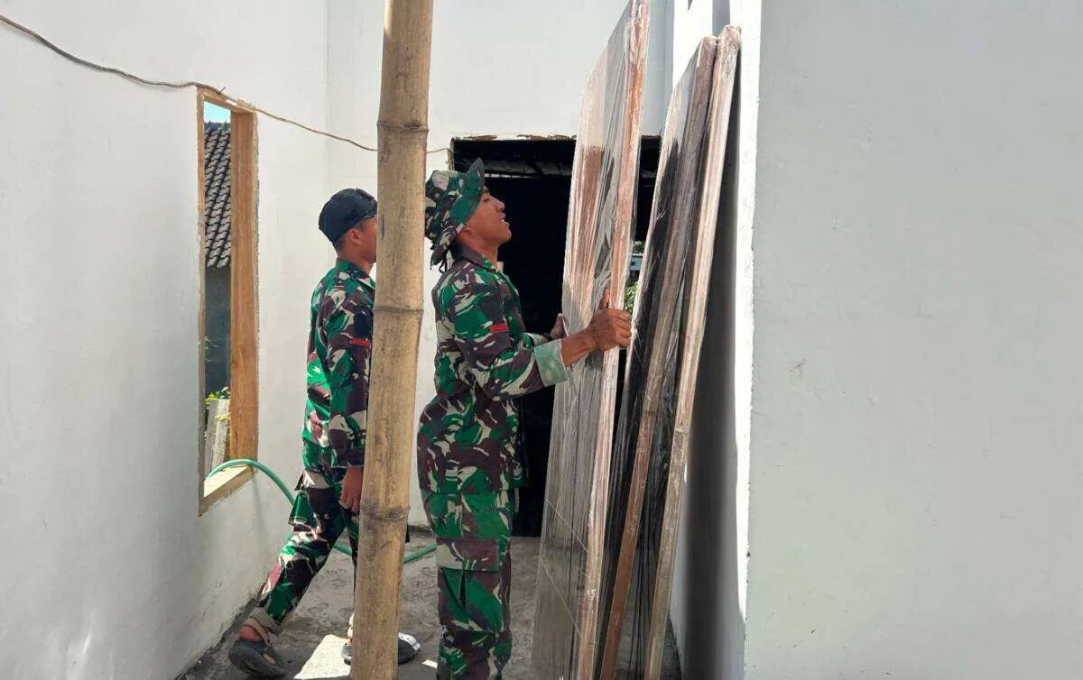 Memasuki Phase Finalization: Renovasi Rutilahu TMMD 129 Bojonegoro di Rumah Pak Koko Dikebut