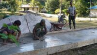 TMMD Ke-129 Kodim 1807/Sorong Selatan Optimalkan Akses Wisata Air Terjun Kampung Sesor Melalui Pembangunan Jalan dan Tangga