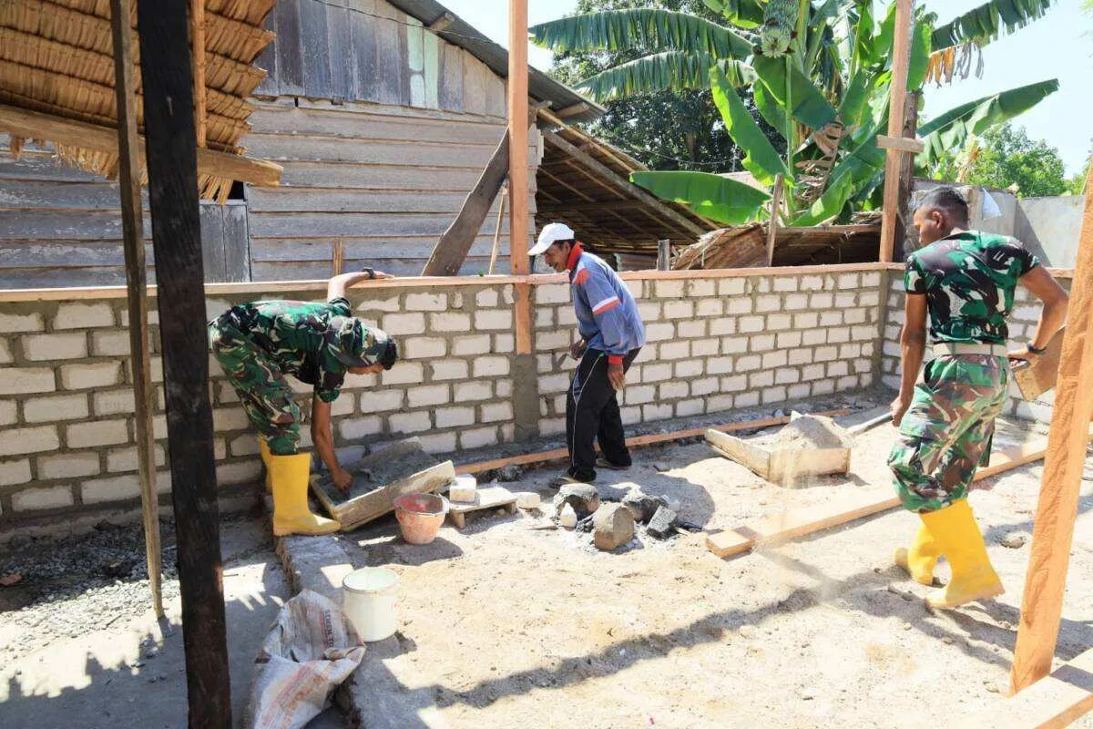 Satgas TMMD ke-129 Kodim 1505/Tidore Bangun Rumah Layak Huni untuk Warga Kurang Mampu di Wasile Tengah Satgas TMMD ke-129 Kodim 1505/Tidore Bangun Rumah Layak Huni untuk Warga Kurang Mampu di Wasile Tengah
