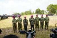 Wakil Panglima TNI dan Sejumlah Pejabat Negara Terima Warga Kehormatan dan Brevet Korps Marinir