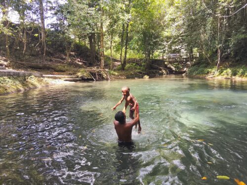 Keseruan Anak Anak Kp. Sesor menikmati Air Terjun, TMMD Ke-129 Buka Akses Wisata, Tangga Menuju Air Terjun Kini Lebih Nyaman Dilalui