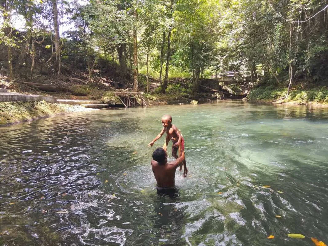 Keseruan Anak Anak Kp. Sesor menikmati Air Terjun, TMMD Ke-129 Buka Akses Wisata, Tangga Menuju Air Terjun Kini Lebih Nyaman Dilalui