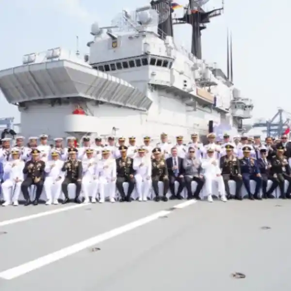 Panglima TNI Resmikan KRI Sriwijaya-100, Perkuat Pertahanan Maritim Panglima TNI Resmikan KRI Sriwijaya-100, Perkuat Pertahanan Maritim