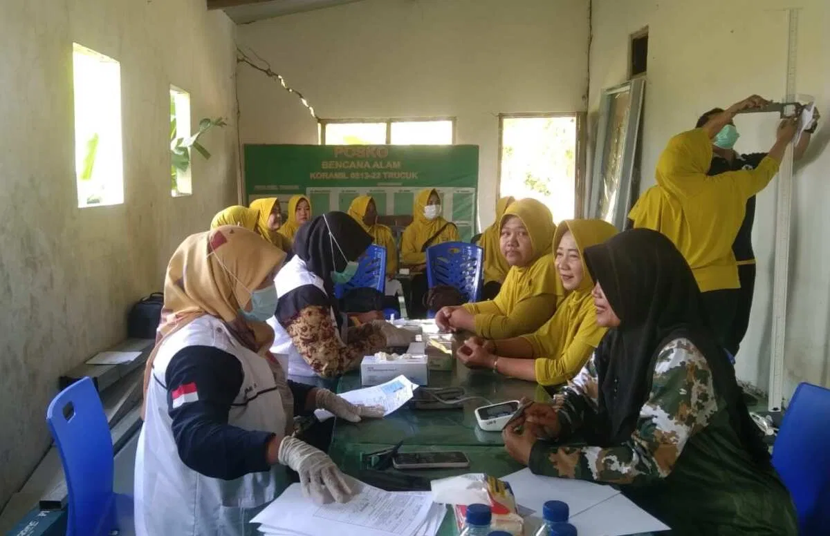 Tingkatkan Literasi Kesehatan, Koramil Trucuk Bojonegoro dan Puskesmas Gelar Pemeriksaan Kesehatan Gratis