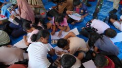 Puspsi TNI Bersama Kodim 1612/Manggarai dan Yonif TP 834/WM Berikan Trauma Healing kepada Penyintas Gempa