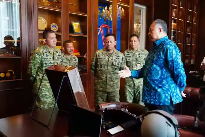 Wadan Kodiklat TNI Anjangsana Ke Kediaman Marsekal TNI (Purn) Fadjar Prasetyo