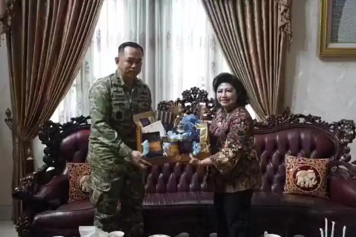 Jelang HUT Ke-81 TNI,  Pasahli Panglima TNI Anjangsana kepada Mantan Panglima TNI