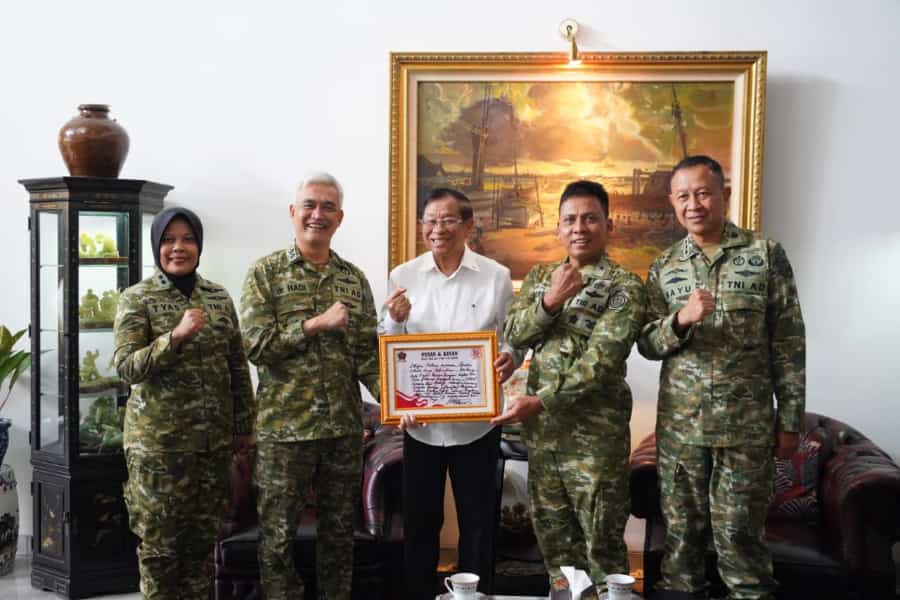Kapuskes TNI Anjangsana ke Sesepuh TNI, Perkuat Nilai Sapta Marga dan Sumpah Prajurit Kapuskes TNI Anjangsana ke Sesepuh TNI, Perkuat Nilai Sapta Marga dan Sumpah Prajurit