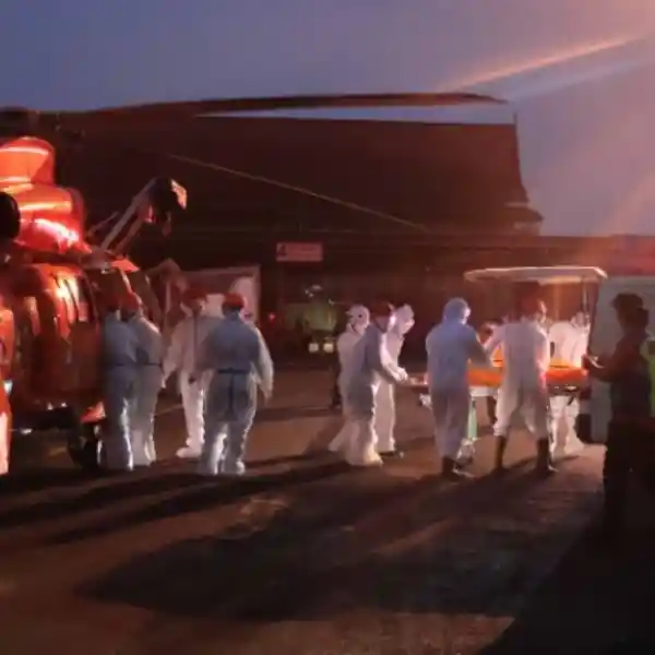Tujuh Jenazah Tiba Melalui Jalur Udara, Lanud Sjamsudin Noor Teguhkan Dukungan SAR KM Virgo Tujuh Jenazah Tiba Melalui Jalur Udara, Lanud Sjamsudin Noor Teguhkan Dukungan SAR KM Virgo