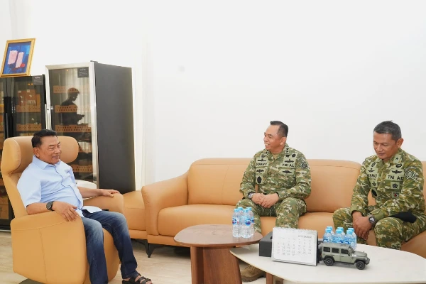Silaturahmi Penuh Jelang HUT TNI, Jenderal TNI (Purn) Moeldoko Ingatkan tentang Profesionalisme Prajurit Silaturahmi Penuh Jelang HUT TNI, Jenderal TNI (Purn) Moeldoko Ingatkan tentang Profesionalisme Prajurit