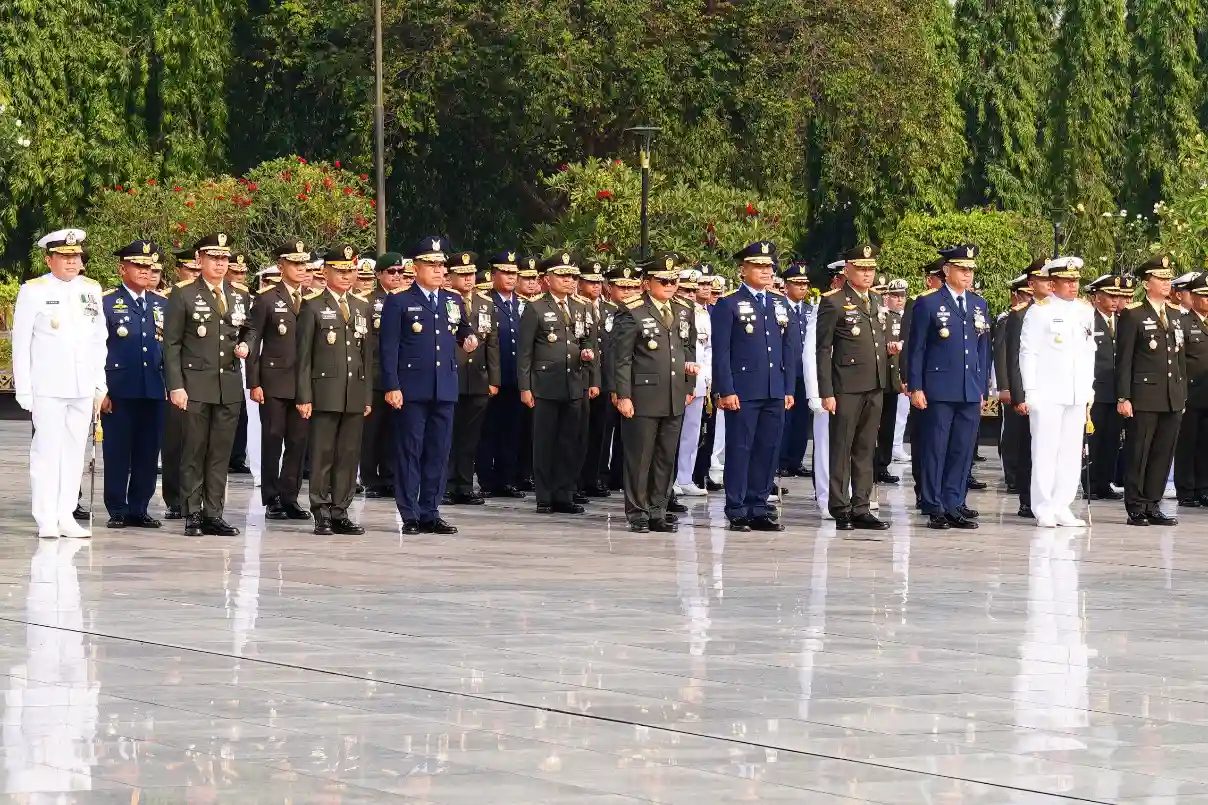 Wakil Panglima TNI Pimpin Ziarah Nasional HUT Ke-81 TNI, Teladani Semangat Juang Para Pahlawan Wakil Panglima TNI Pimpin Ziarah Nasional HUT Ke-81 TNI, Teladani Semangat Juang Para Pahlawan