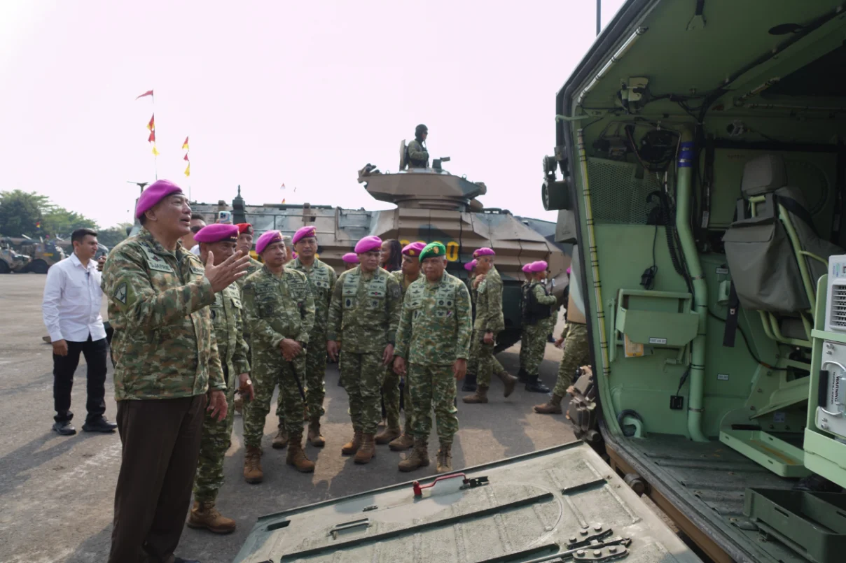 Modernisasi Alutsista Marinir, Panglima TNI Serahkan Ranpur AAV M-35 Kepada TNI Angkatan Laut