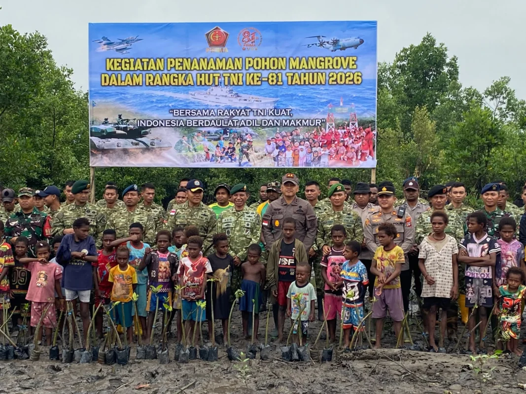 Jaga Kelestarian Lingkungan, Kodim 1710/Mimika Tanam Mangrove Sambut HUT ke-81 TNI