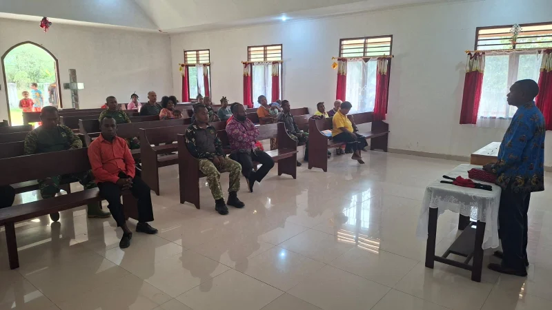 Satgas TMMD Ke-130 Kodim 1808/Mansel Laksanakan Ibadah Minggu Bersama Jemaat di Kampung Yamboi