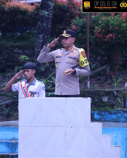 Ajak Pelajar Bijak Bermedia Sosial; Kapolres Bener Meriah Pimpin Upacara di SMK Negeri 4