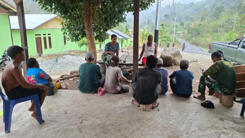 Kapten Inf Hendro Motivasi Satgas TMMD Ke-130 Kodim 1808/Mansel Agar Tetap Semangat Dalam Bekerja