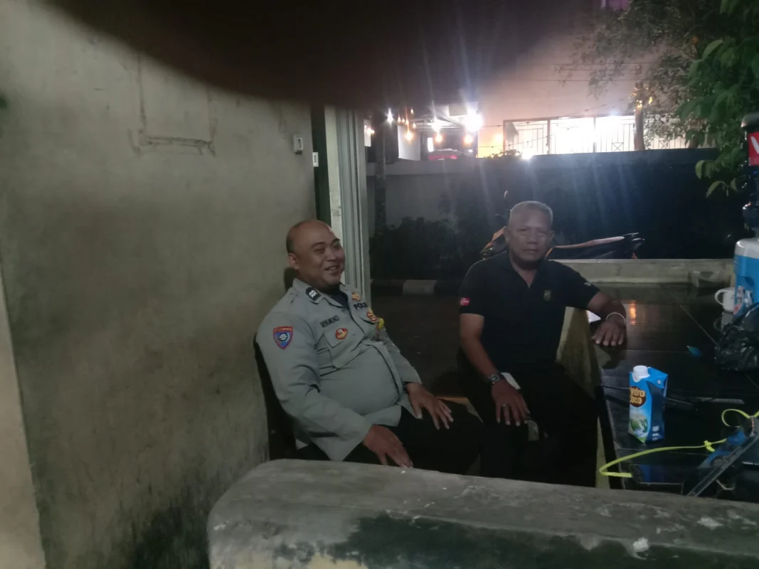 Ronda Satkamling Bersama Warga, Aiptu Rukmono Perkuat Keamanan Lingkungan di Desa Budimulya