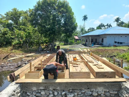 Antusiasme Tinggi dan Dedikasi Perwira Kodim Mansel, Turun Langsung Bangun Jembatan