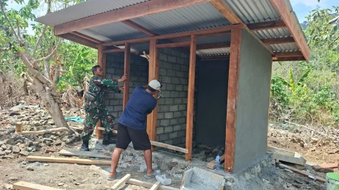Progres MCK Hampir 80 Persen, Satgas TMMD Ke-130 Bersama Warga Terus Bergerak