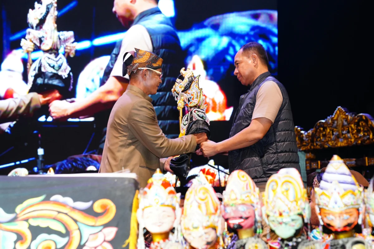 Panglima TNI Hadiri Pagelaran Wayang Golek Ki Dalang Anom Kiki Mardani di Pangandaran