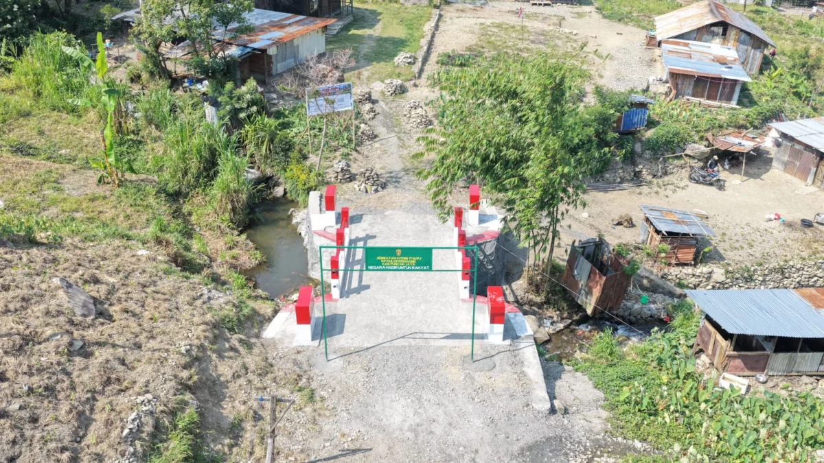 Kodim 1714/PJ Rampungkan Jembatan Beton Merah Putih Tahap VII di Kampung Kulok Enggame