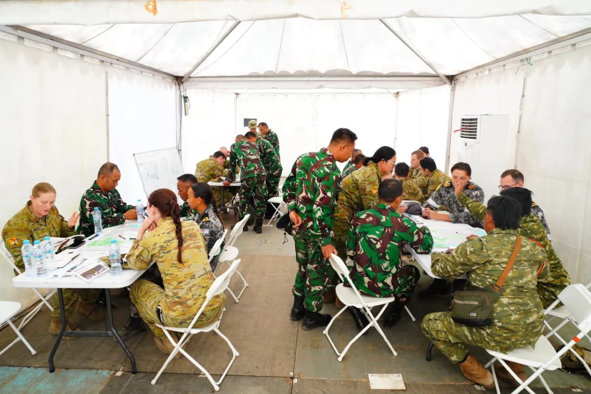 TNI–ADF Gelar NEO TTX, Simulasikan Evakuasi Warga akibat Erupsi Gunung Raung