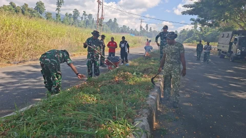 Gelar Karya Bakti : Kodim 1808/Mansel Gandeng Tokoh Agama, Tokoh Adat, Dan Masyarakat Di Distrik Ransiki