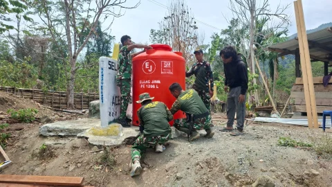 Kerja Keras Satgas TMMD ke-130 Berbuah Nyata, Air Bersih Segera Mengalir ke Rumah Warga Yamboi