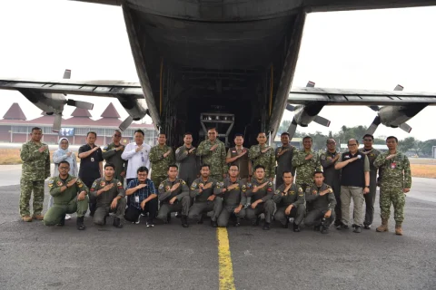 Dukung OMC Karhutla, TNI Terbangkan Total 9,5 Ton Bahan Semai dari Posko Halim