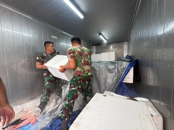 Satgas Udara OMC Tabur 10 Ton Bahan Semai di Langit Palembang