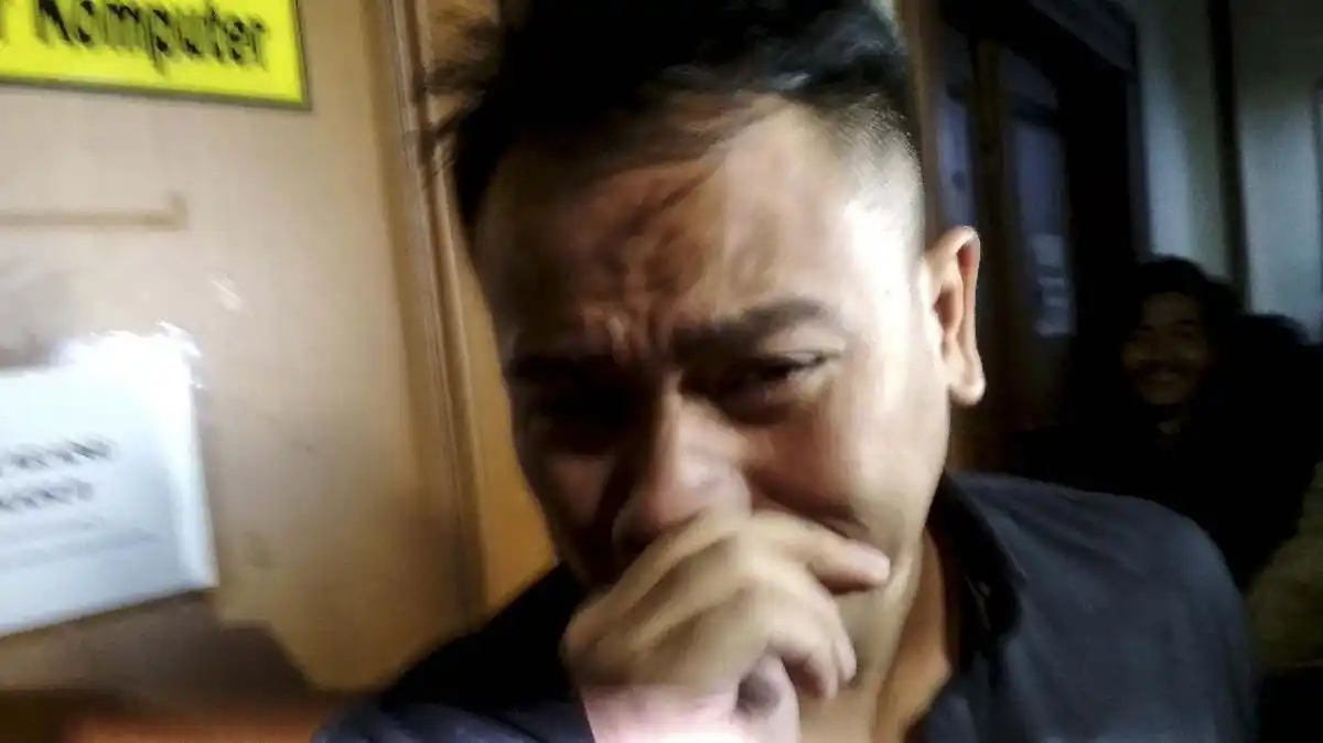 Dede Sunandar Tak Sadarkan Diri dalam Laga Tinju, Vicky Prasetyo Menangis