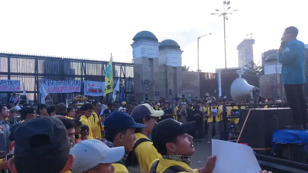 Demo BEM SI di Depan DPR Kawal Pendidikan Gratis, Hampir 4.000 Personel Disiagakan