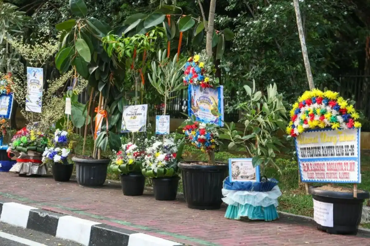 HUT ke-26 Banten Dirayakan dengan Ratusan Tanaman Pengganti Karangan Bunga