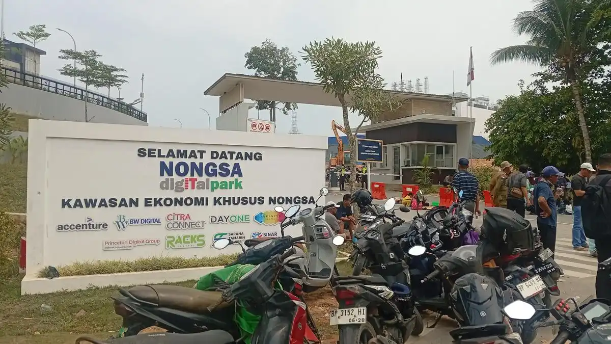 Tiga Bulan Tanpa Air, Warga Sambau Blokade Akses Nongsa Digital Park