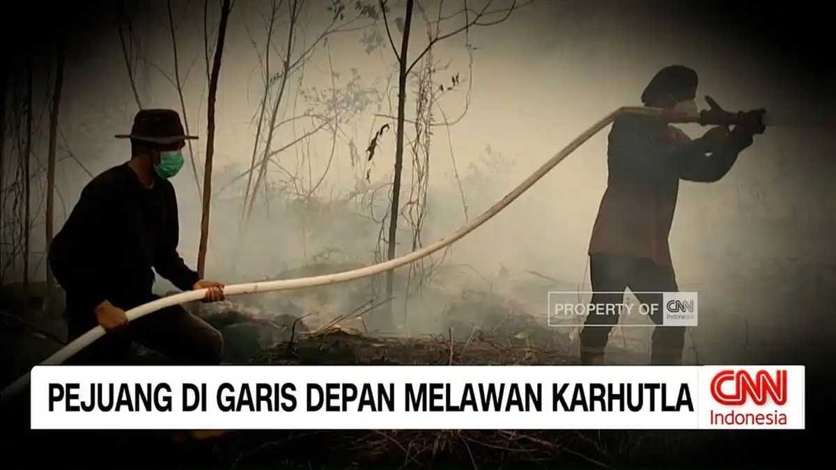 Relawan Bertahan di Tengah Kepungan Karhutla Palangka Raya