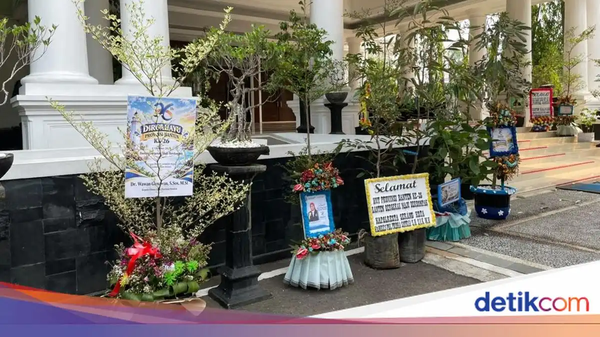 Peringatan HUT ke-26 Banten Diwarnai Kiriman Bibit Pohon