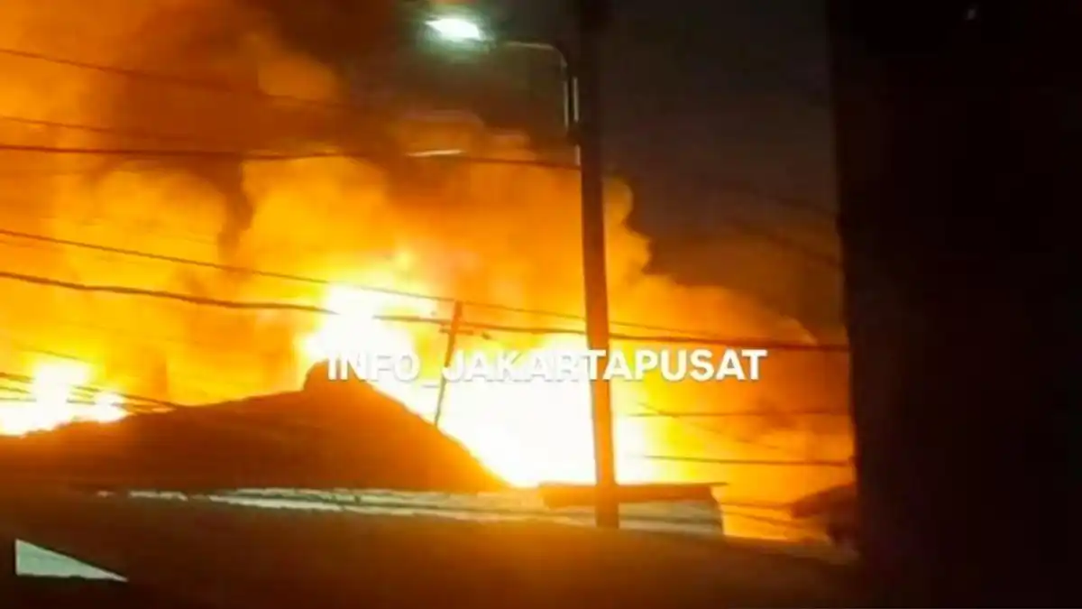 Api Melanda Permukiman Kramat Pulo Dalam, Pemadaman Masih Berlangsung