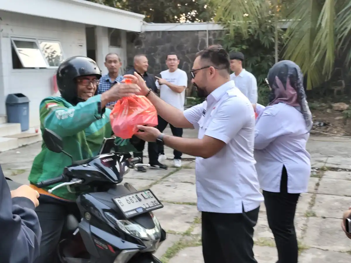Perindo Rayakan HUT ke-12 dengan Membagikan Makanan kepada Warga dan Pengemudi Ojol