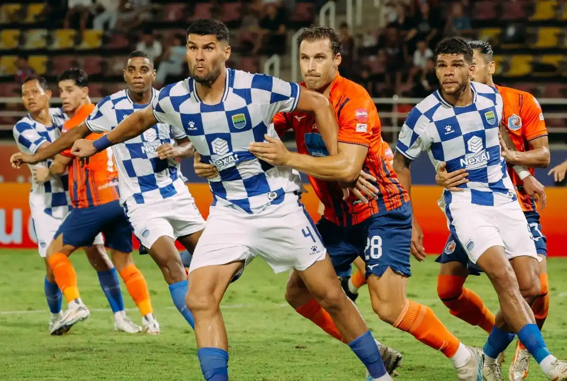 Comeback Dramatis Persib atas Port FC: Menalo, Berguinho, dan Peralta Jadi Penentu