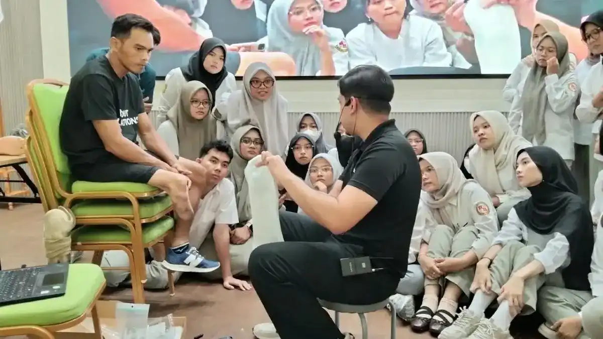 Mahasiswa Poltekkes Kemenkes Jakarta I Dalami Pemasangan Kaki Palsu Berbasis Teknologi Baru