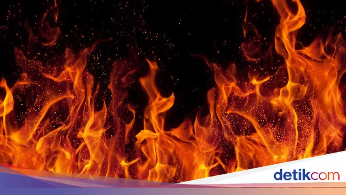 Kebakaran Rumah Makan Padang di Rawamangun Melukai Seorang Pekerja