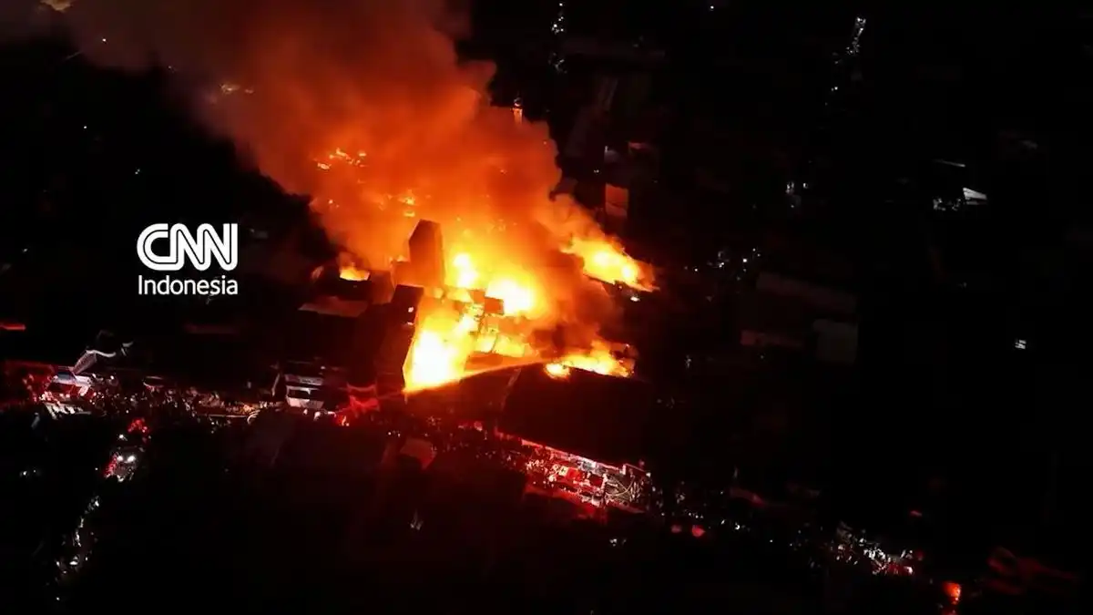 Api Melalap Sedikitnya 83 Rumah di Kramat Pulo Dalam