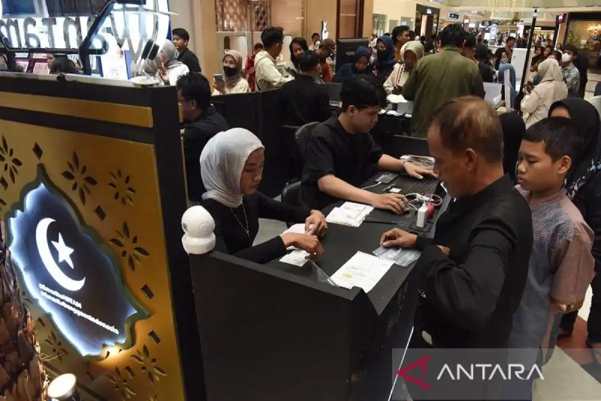 Harga Emas Antam Menguat Rp7.000 Menjadi Rp2,572 Juta per Gram pada Jumat